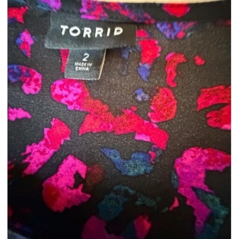 Torrid Pink Blue Leopard Print Tie Front V-Neck Blouse Size 2 Plus Size - Picture 7 of 11